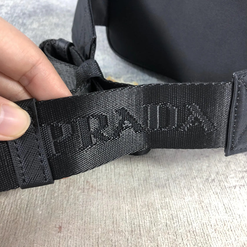 Sac banane Prada Re-Nylon 2VL977 noir