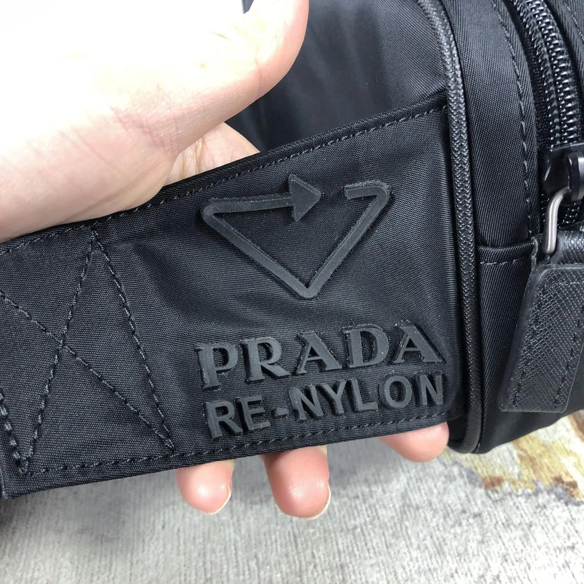 Sac banane Prada Re-Nylon 2VL977 noir