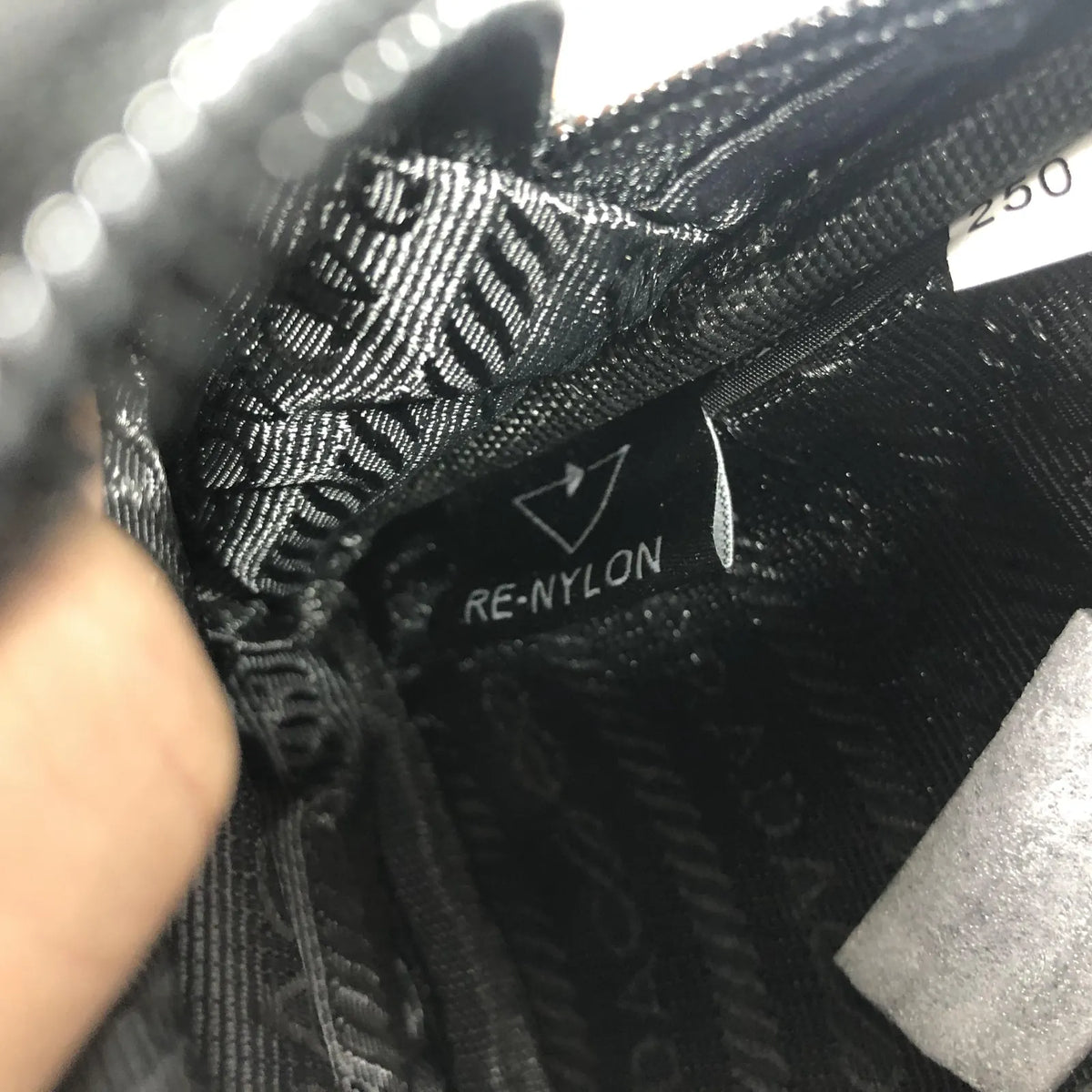 Sac banane Prada Re-Nylon 2VL977 noir