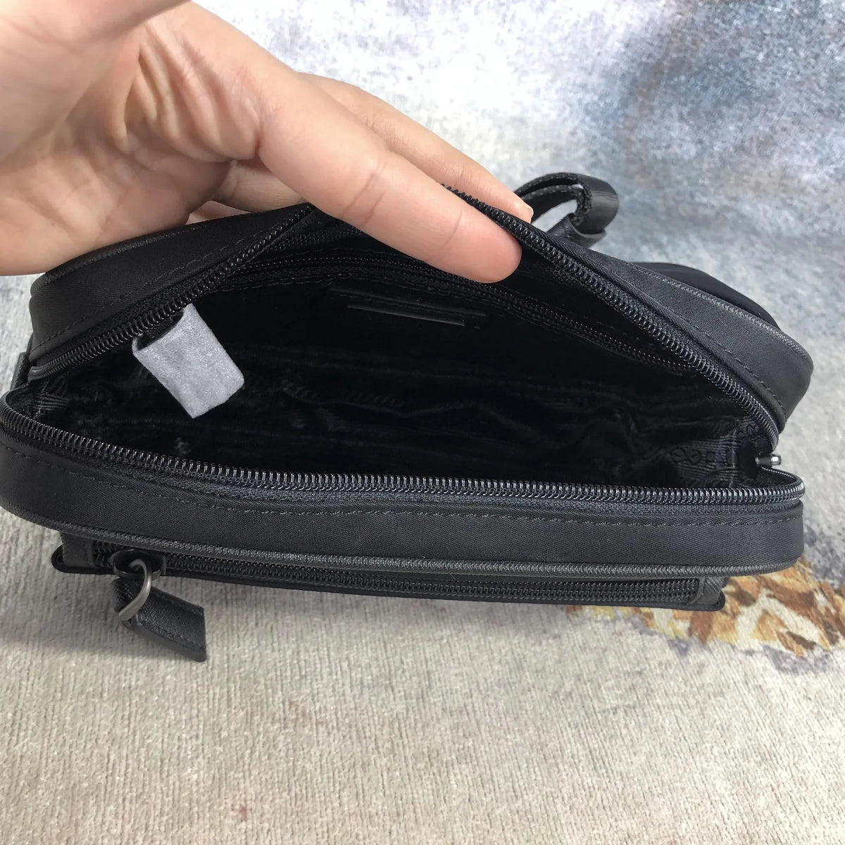 Sac banane Prada Re-Nylon 2VL977 noir