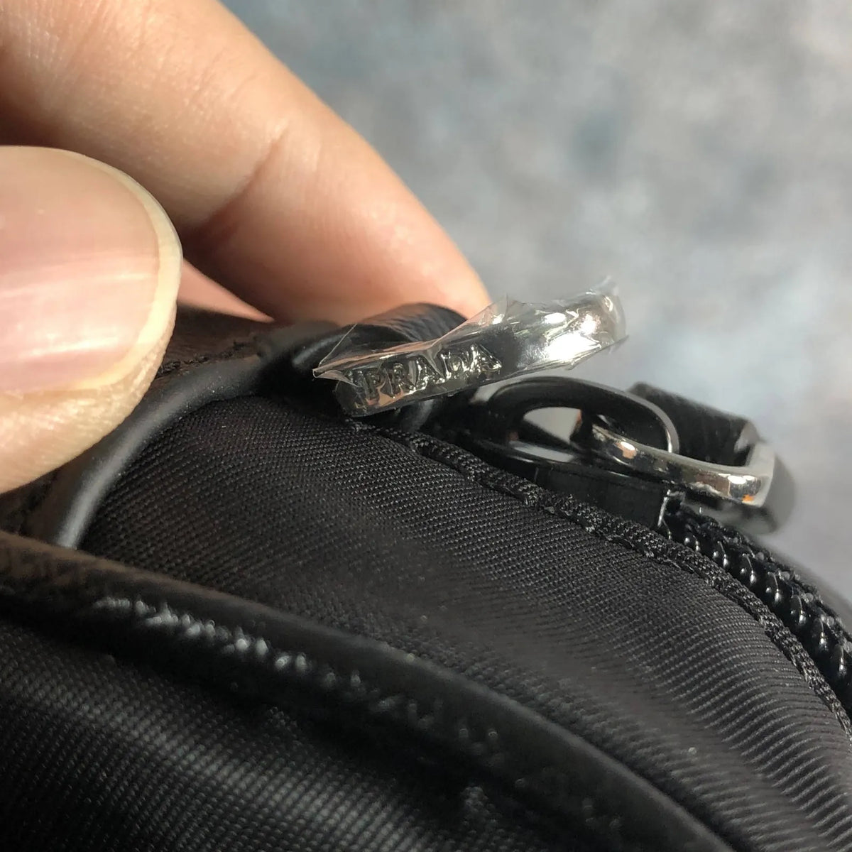 Sac bandoulière Prada Re-Edition 2005 noir