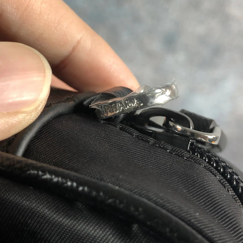 Sac bandoulière Prada Re-Edition 2005 noir