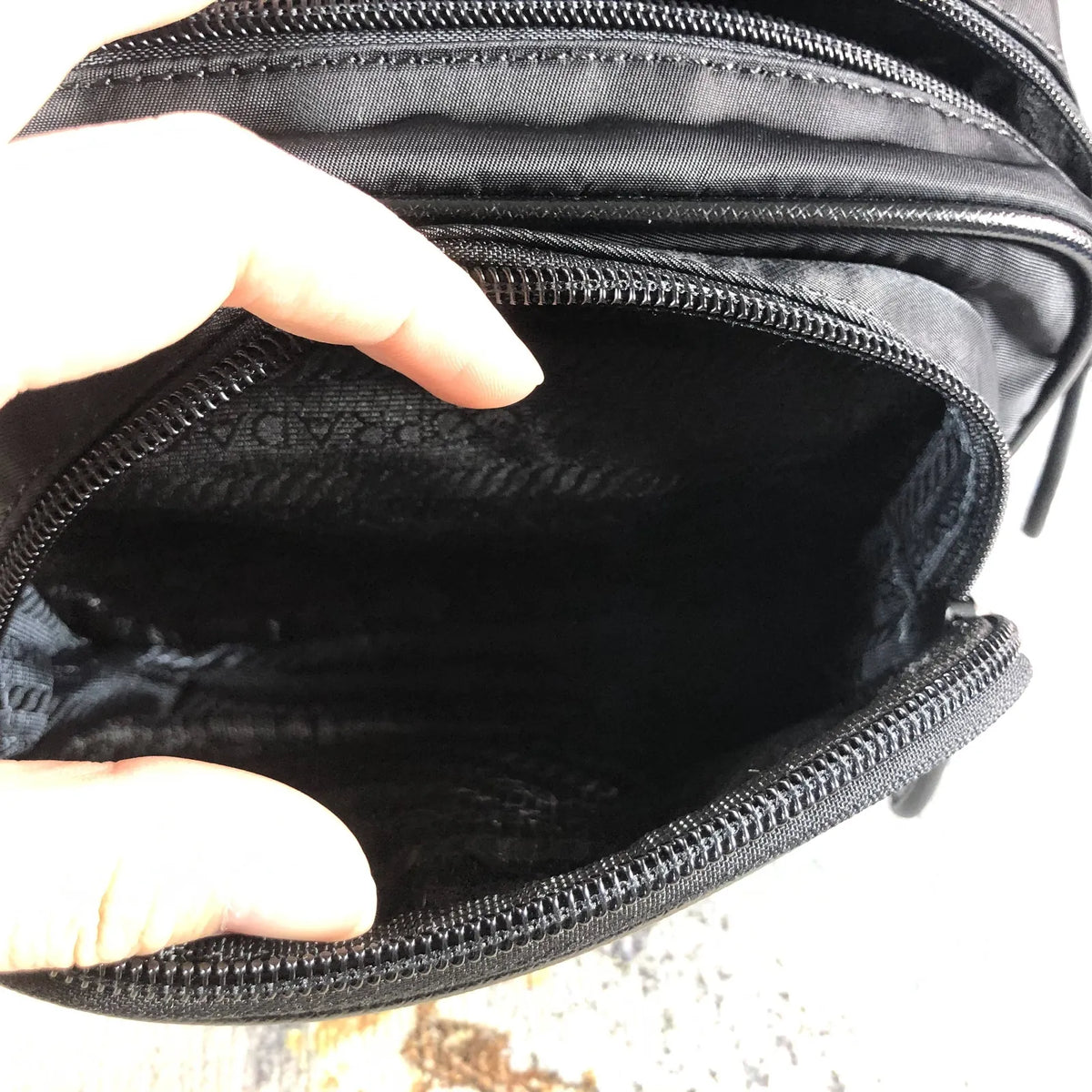 Sac bandoulière Prada Re-Edition 2005 noir
