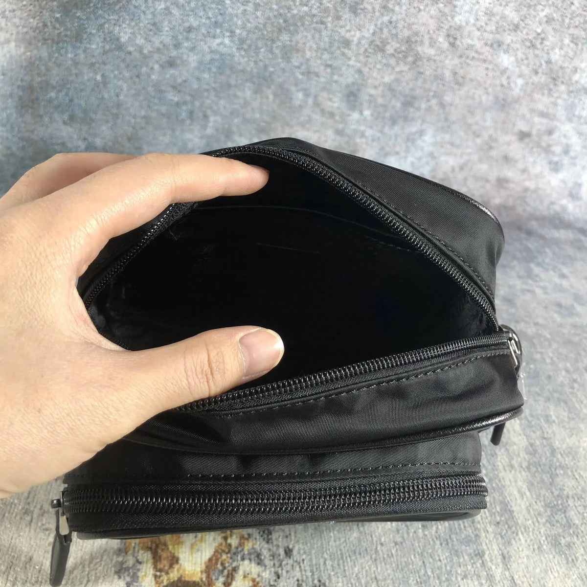 Sac bandoulière Prada Re-Edition 2005 noir