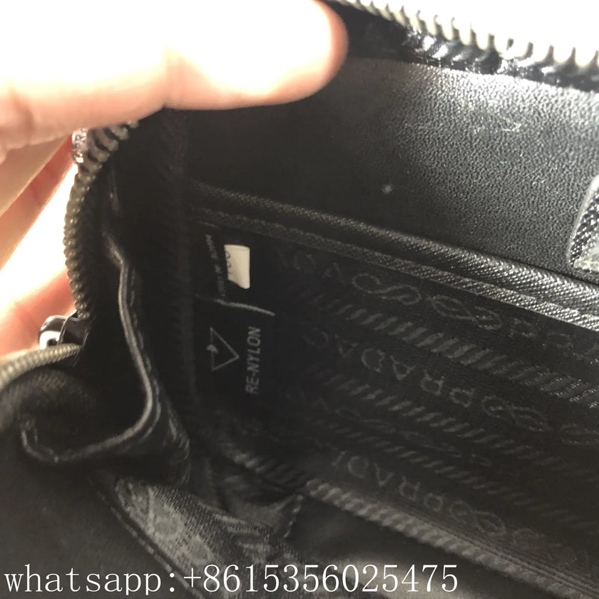 Sac bandoulière Prada Re-Nylon noir avec pochette