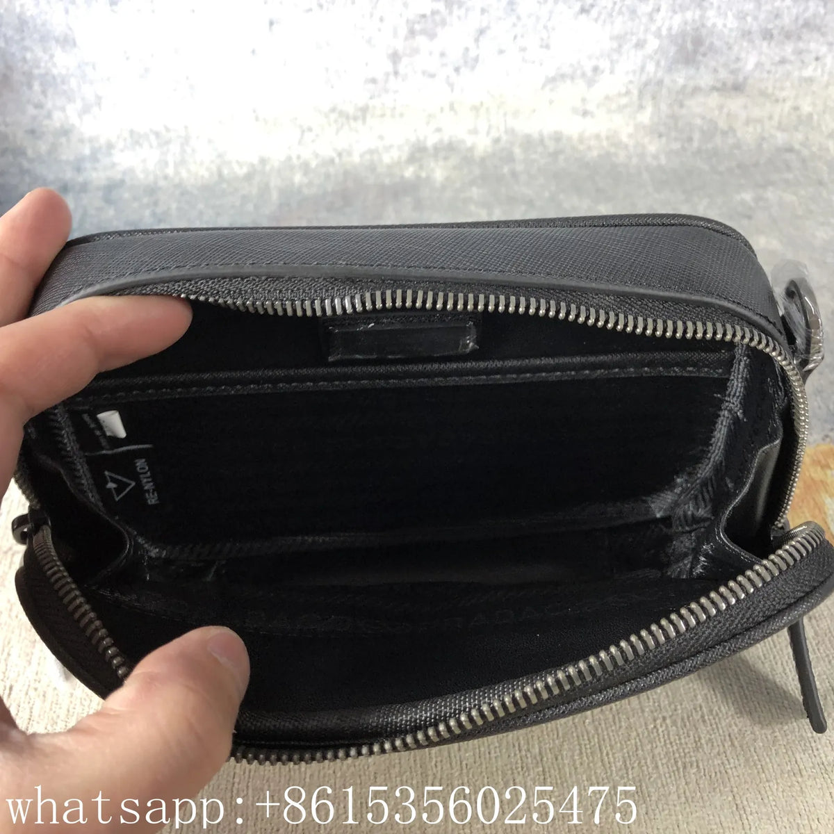 Sac bandoulière Prada Re-Nylon noir avec pochette