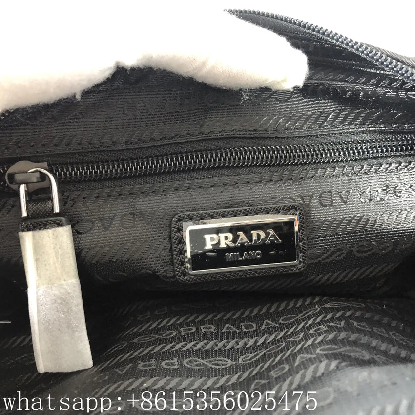 Sac bandoulière Prada Re-Nylon noir 22 cm