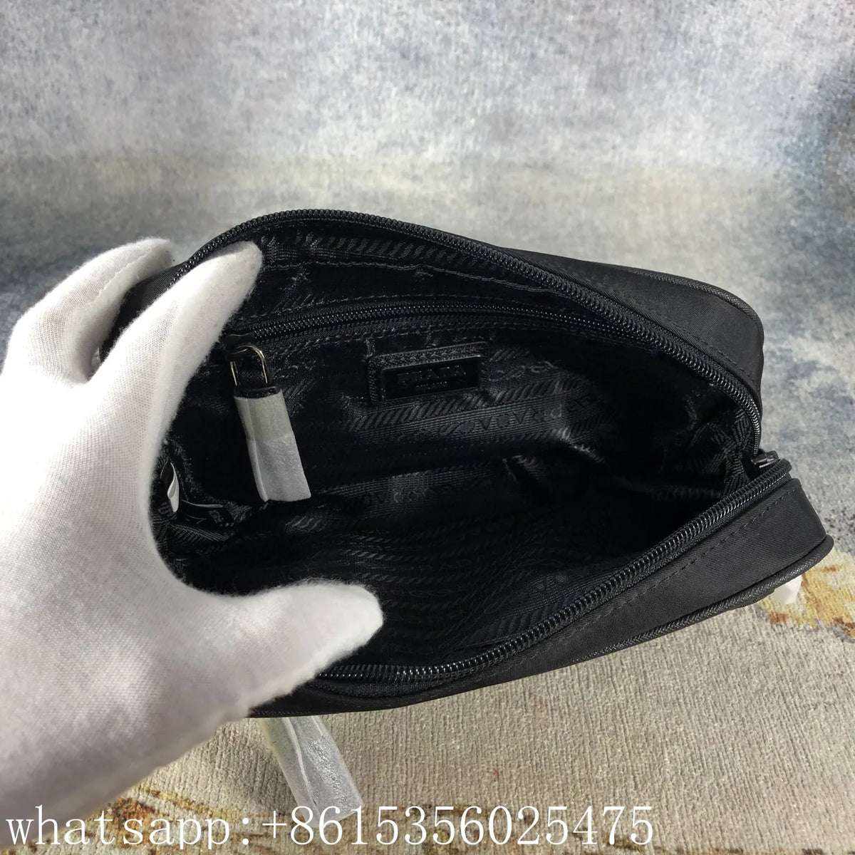Sac bandoulière Prada Re-Nylon noir 22 cm