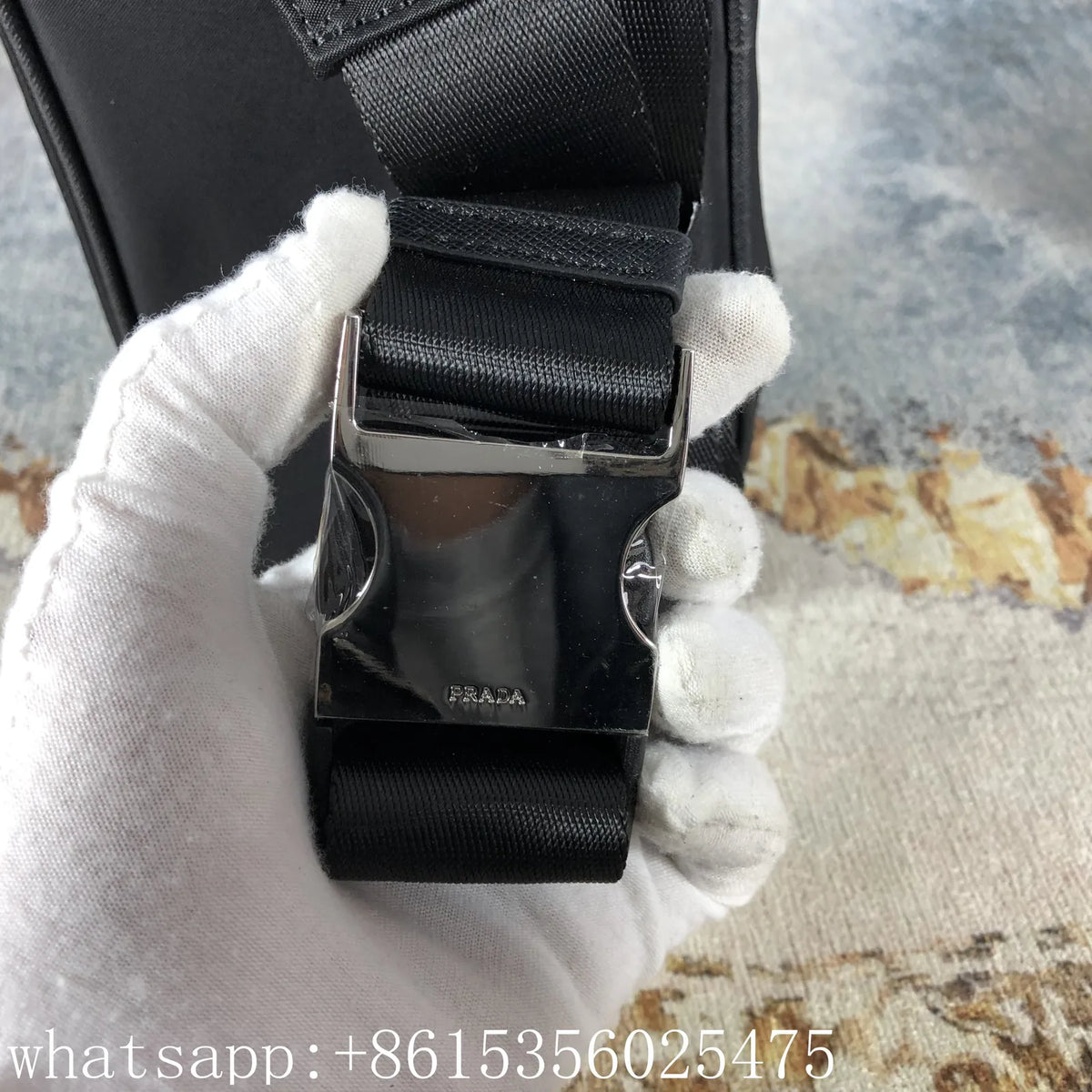 Sac bandoulière Prada Re-Nylon noir 22 cm
