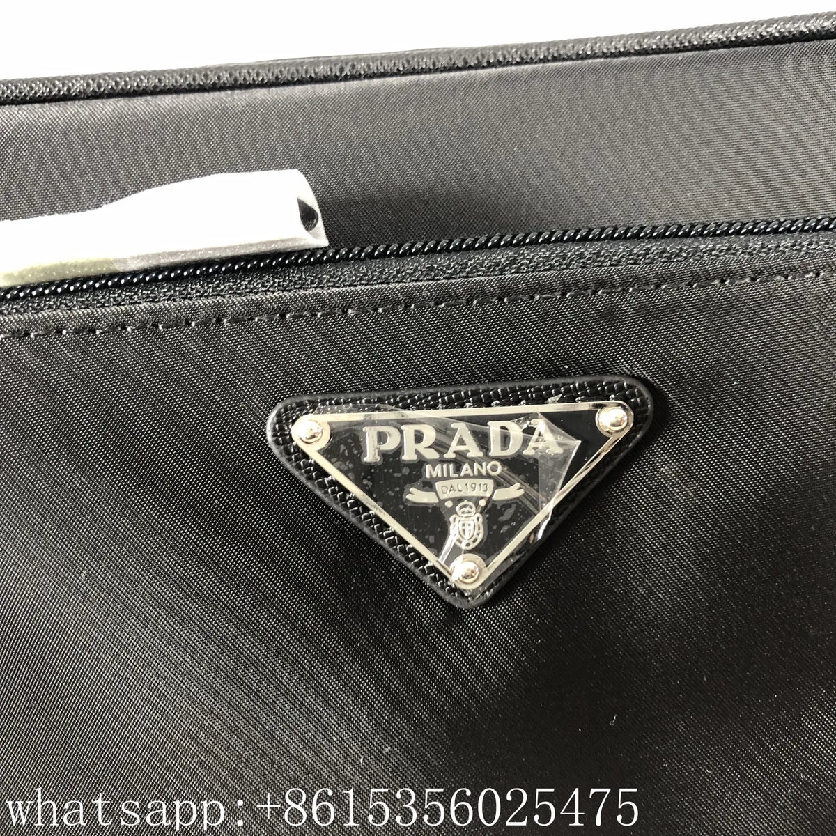 Sac bandoulière Prada Re-Nylon noir 22 cm