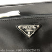 Sac bandoulière Prada Re-Nylon noir 22 cm