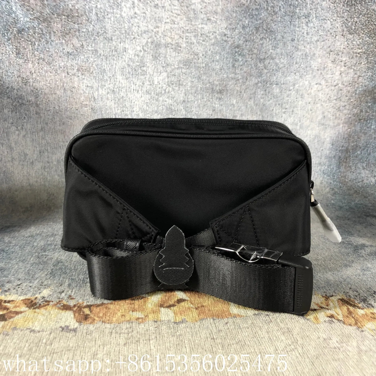 Sac bandoulière Prada Re-Nylon noir 22 cm