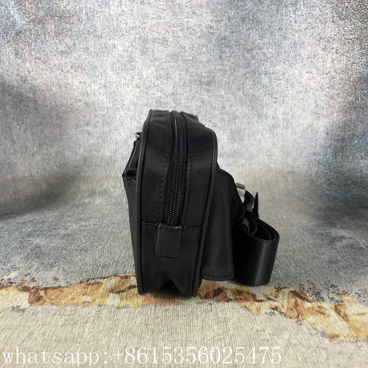 Sac bandoulière Prada Re-Nylon noir 22 cm