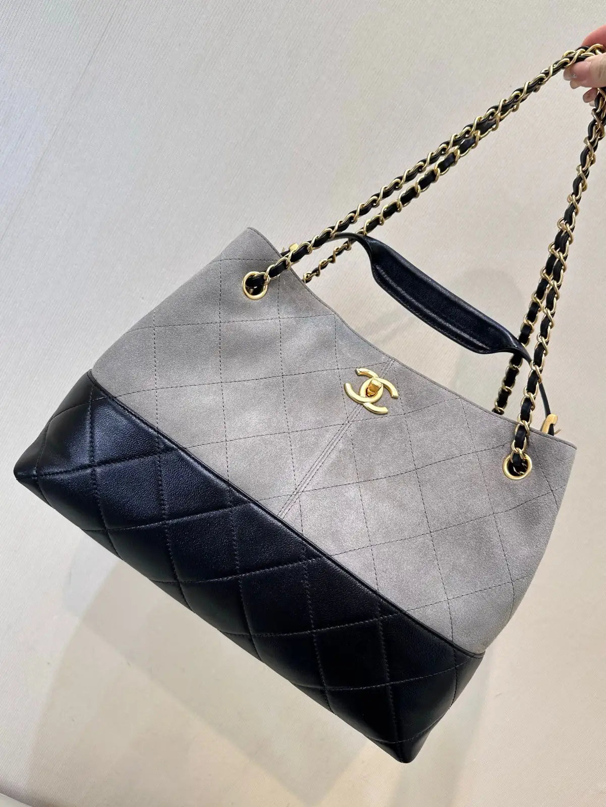 Sac Chanel Tote Bicolore Gris & Noir - Cuir Matelassé
