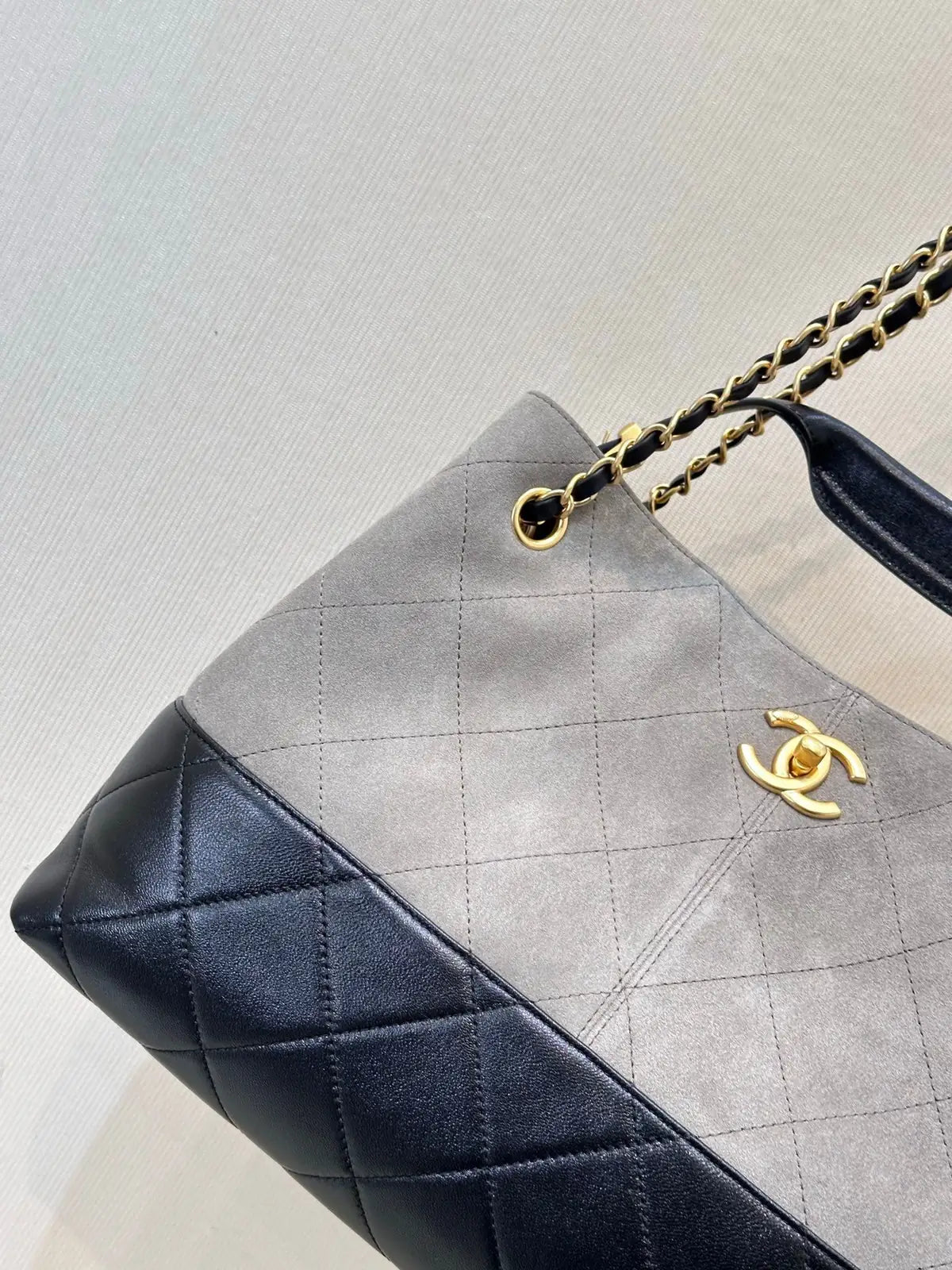 Sac Chanel Tote Bicolore Gris & Noir - Cuir Matelassé