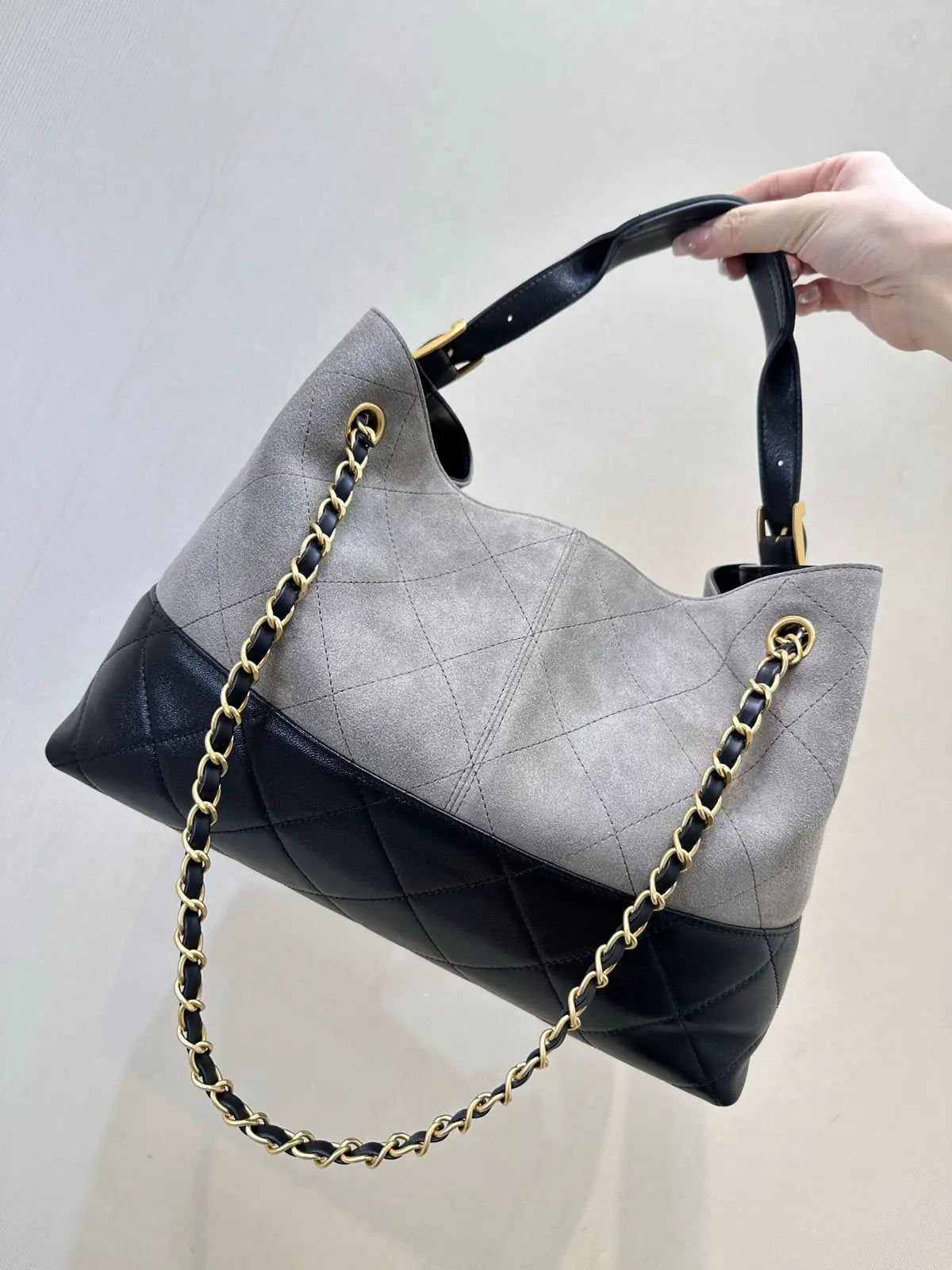 Sac Chanel Tote Bicolore Gris & Noir - Cuir Matelassé