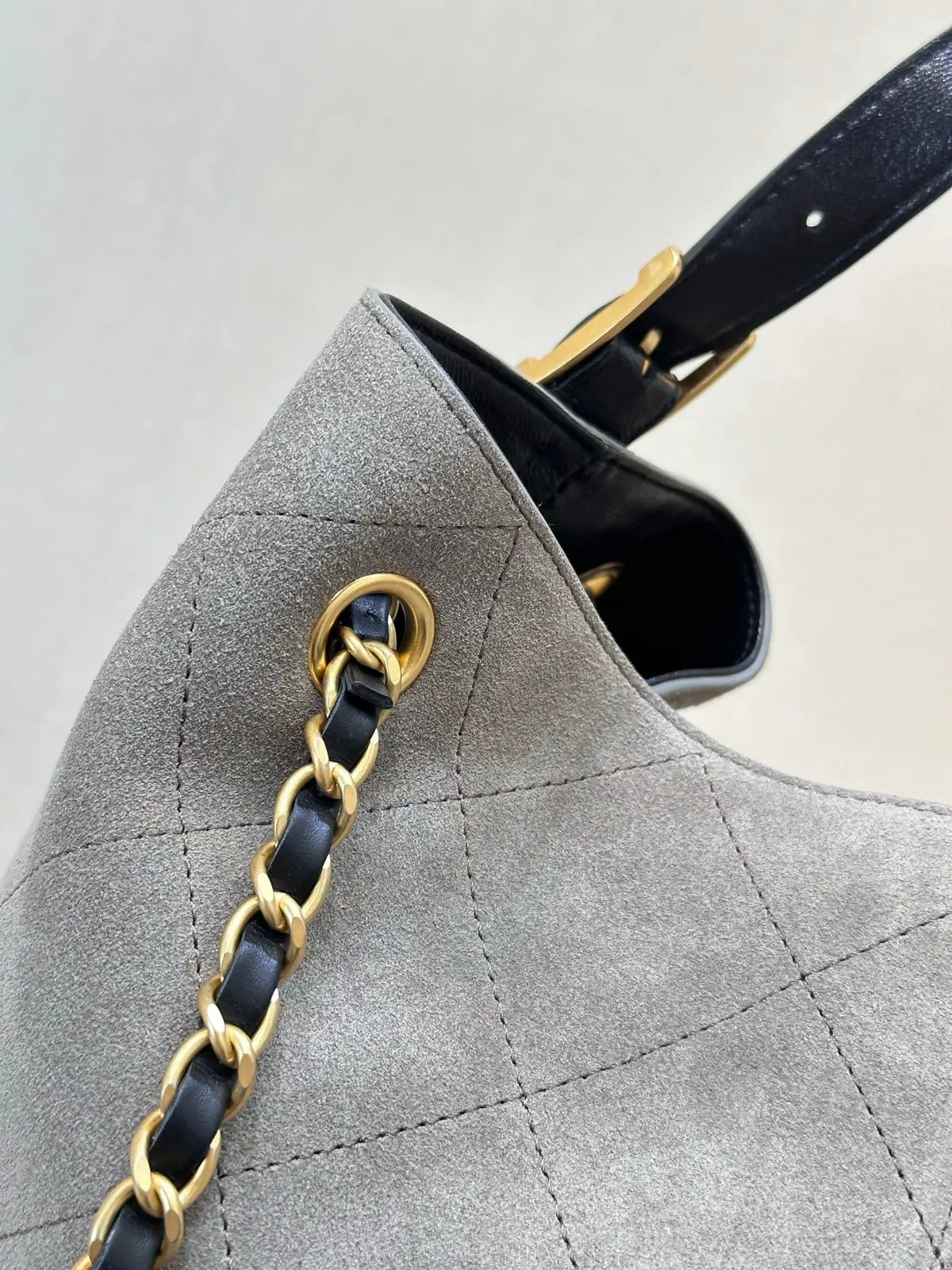 Sac Chanel Tote Bicolore Gris & Noir - Cuir Matelassé