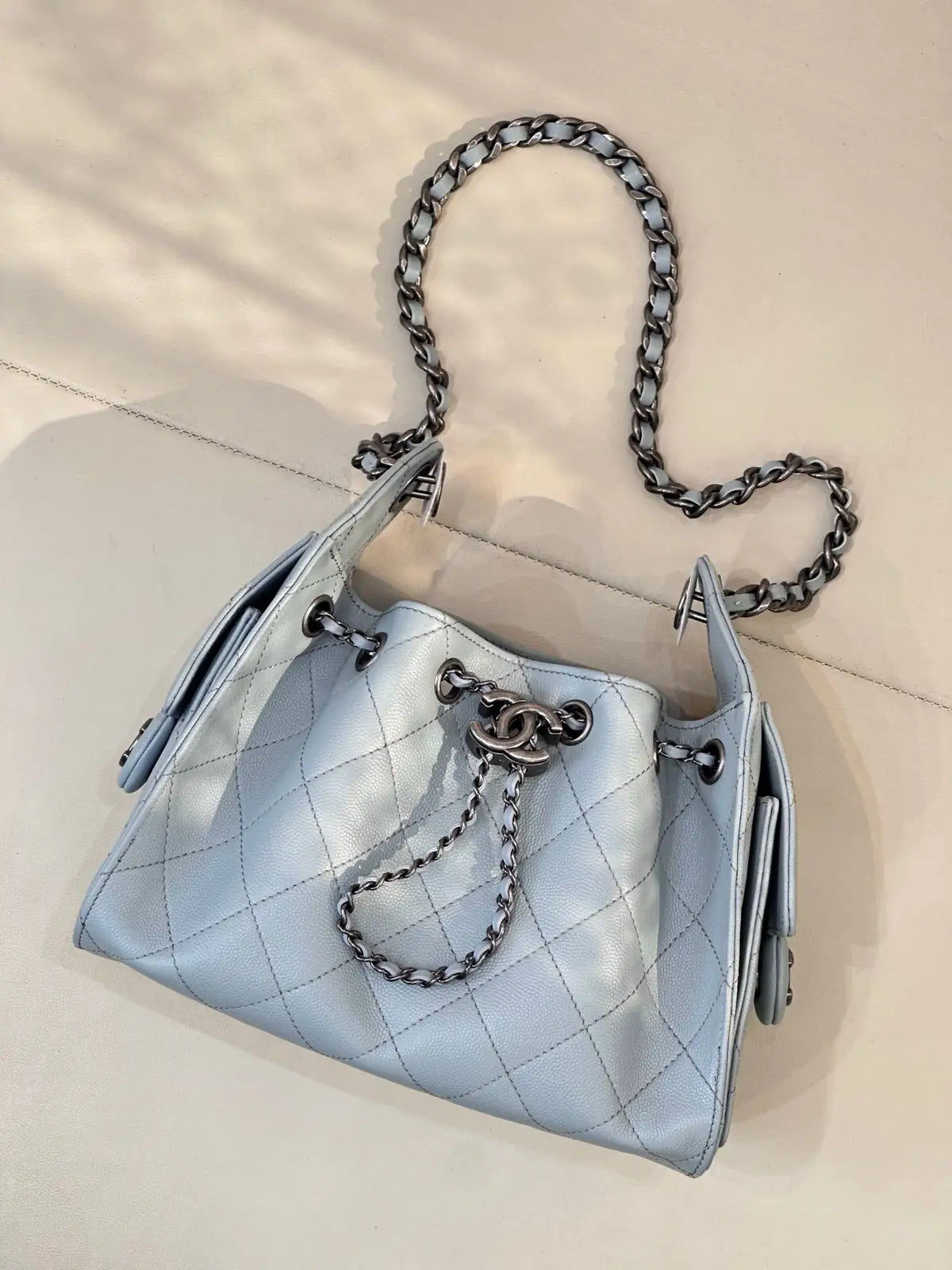 Sac Chanel 25C Bucket Bag - Cuir Matelassé Bleu Ciel