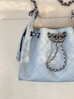 Sac Chanel 25C Bucket Bag - Cuir Matelassé Bleu Ciel