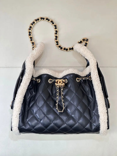 Sac Chanel 25K – Seau Shearling