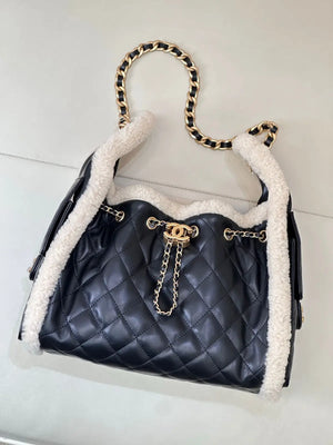 Sac Chanel 25K – Seau Shearling