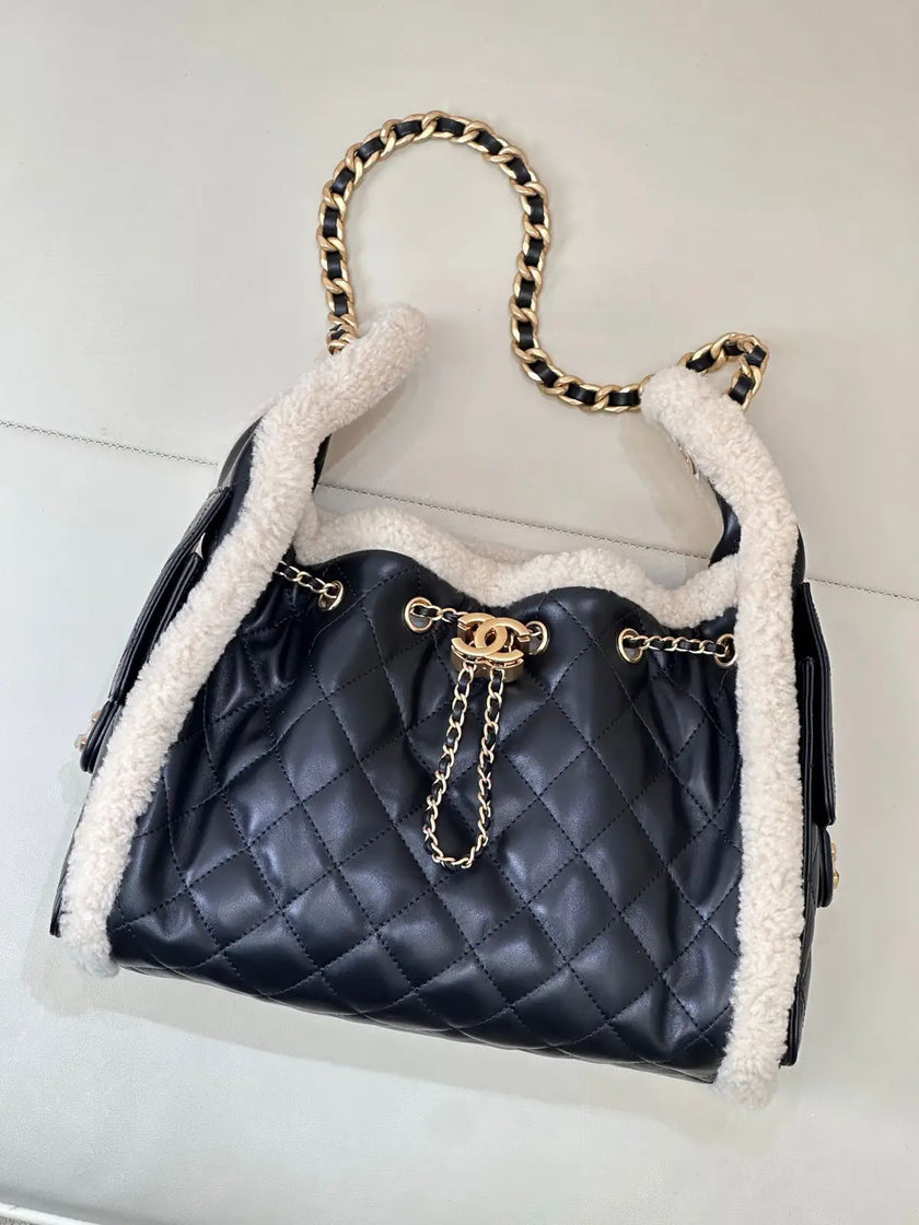 Sac Chanel 25K – Seau Shearling