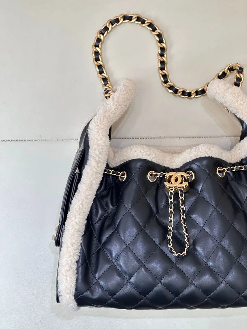 Sac Chanel 25K – Seau Shearling