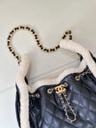 Sac Chanel 25K – Seau Shearling