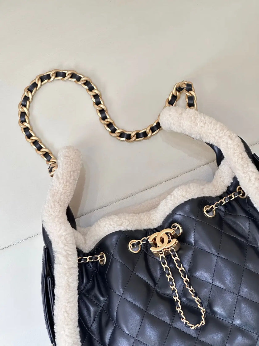 Sac Chanel 25K – Seau Shearling