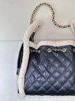 Sac Chanel 25K – Seau Shearling