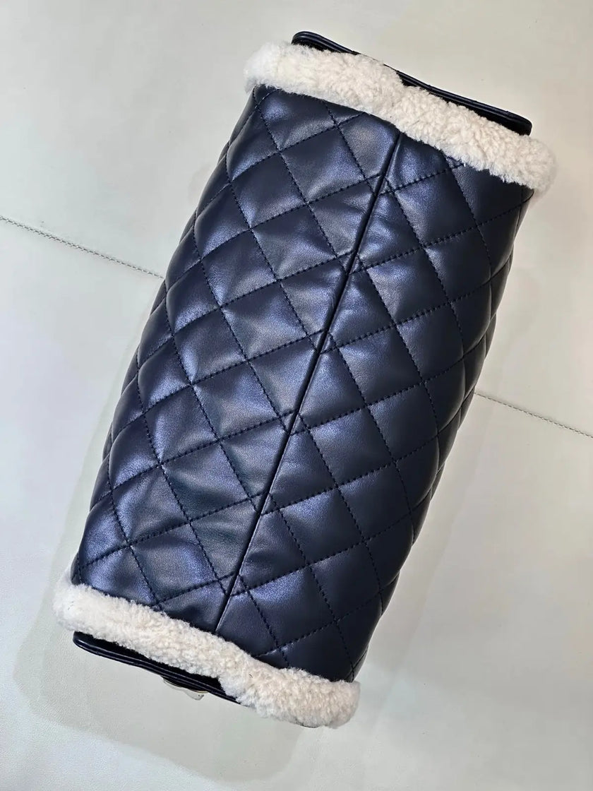 Sac Chanel 25K – Seau Shearling