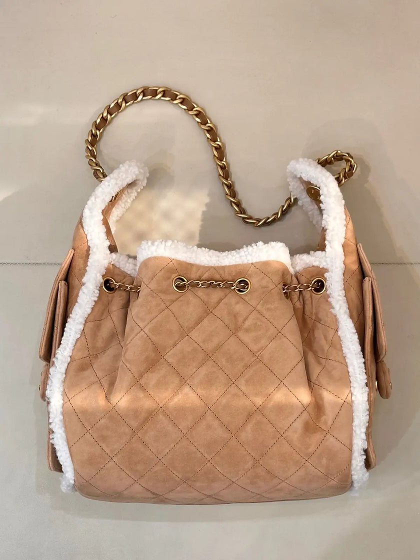 Sac Chanel 25K – Seau Shearling
