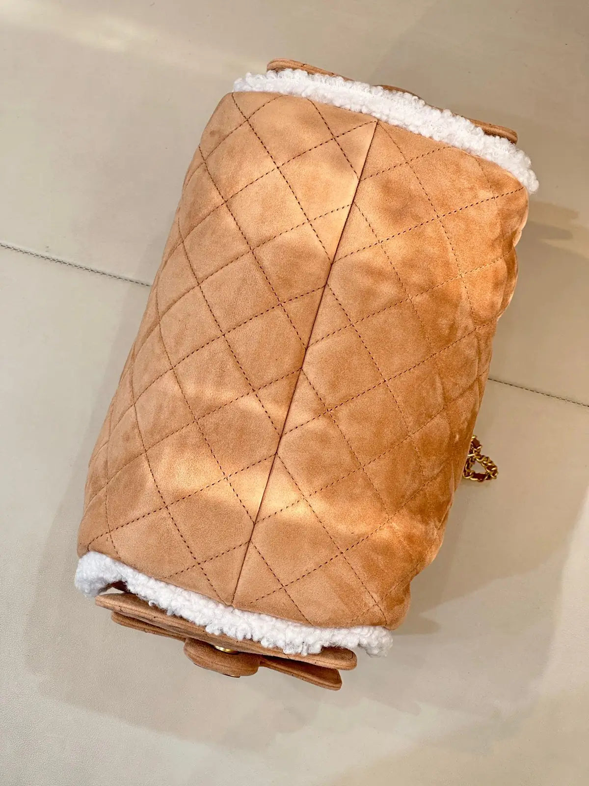 Sac Chanel 25K – Seau Shearling