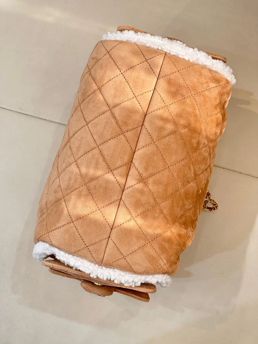 Sac Chanel 25K – Seau Shearling