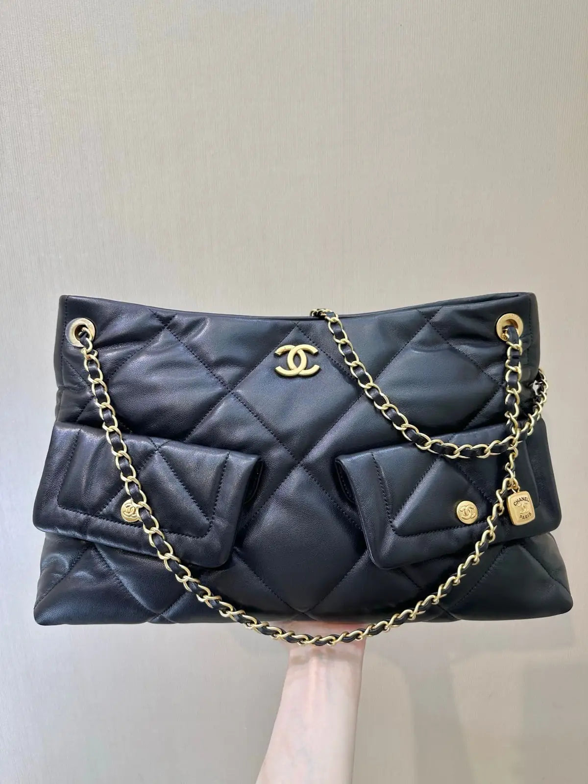 Sac Chanel 5740 Logo - Shopping Bag Cuir Agneau Marine