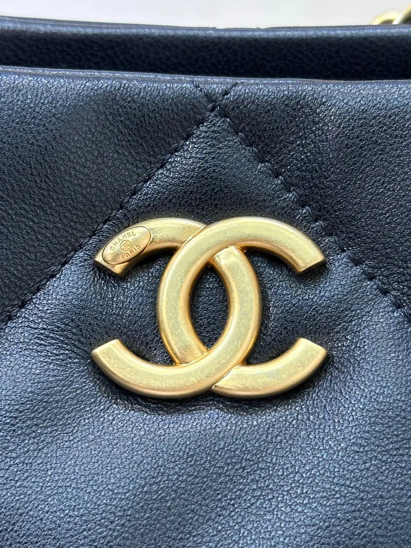 Sac Chanel 5740 Logo - Shopping Bag Cuir Agneau Marine