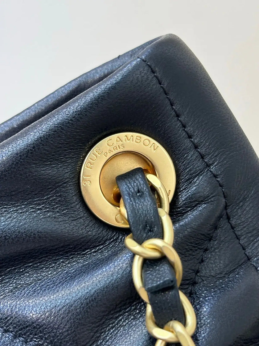 Sac Chanel 5740 Logo - Shopping Bag Cuir Agneau Marine