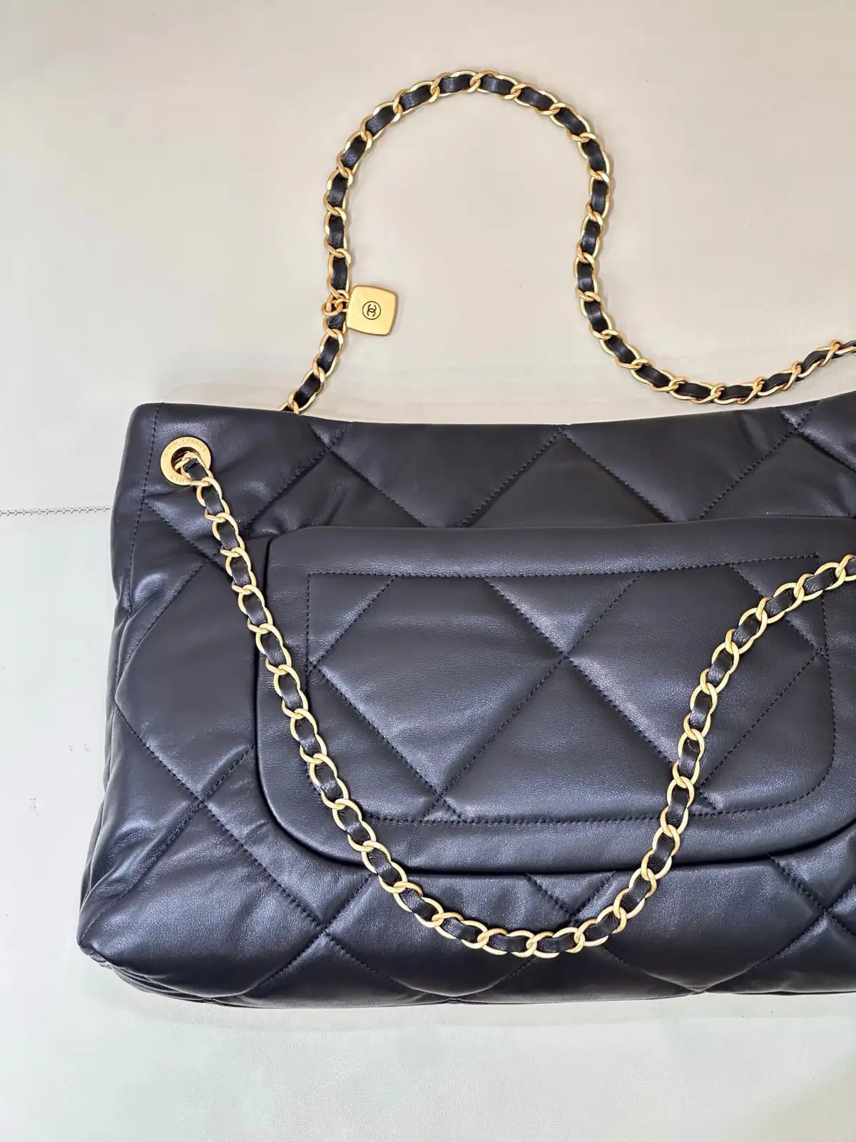 Sac Chanel 5740 Logo - Shopping Bag Cuir Agneau Marine