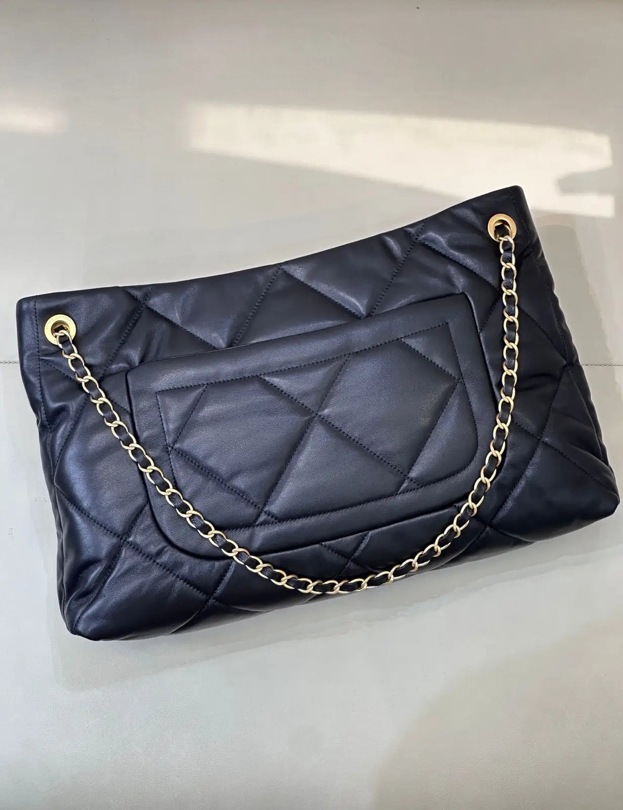 Sac Chanel 5740 Logo - Shopping Bag Cuir Agneau Marine