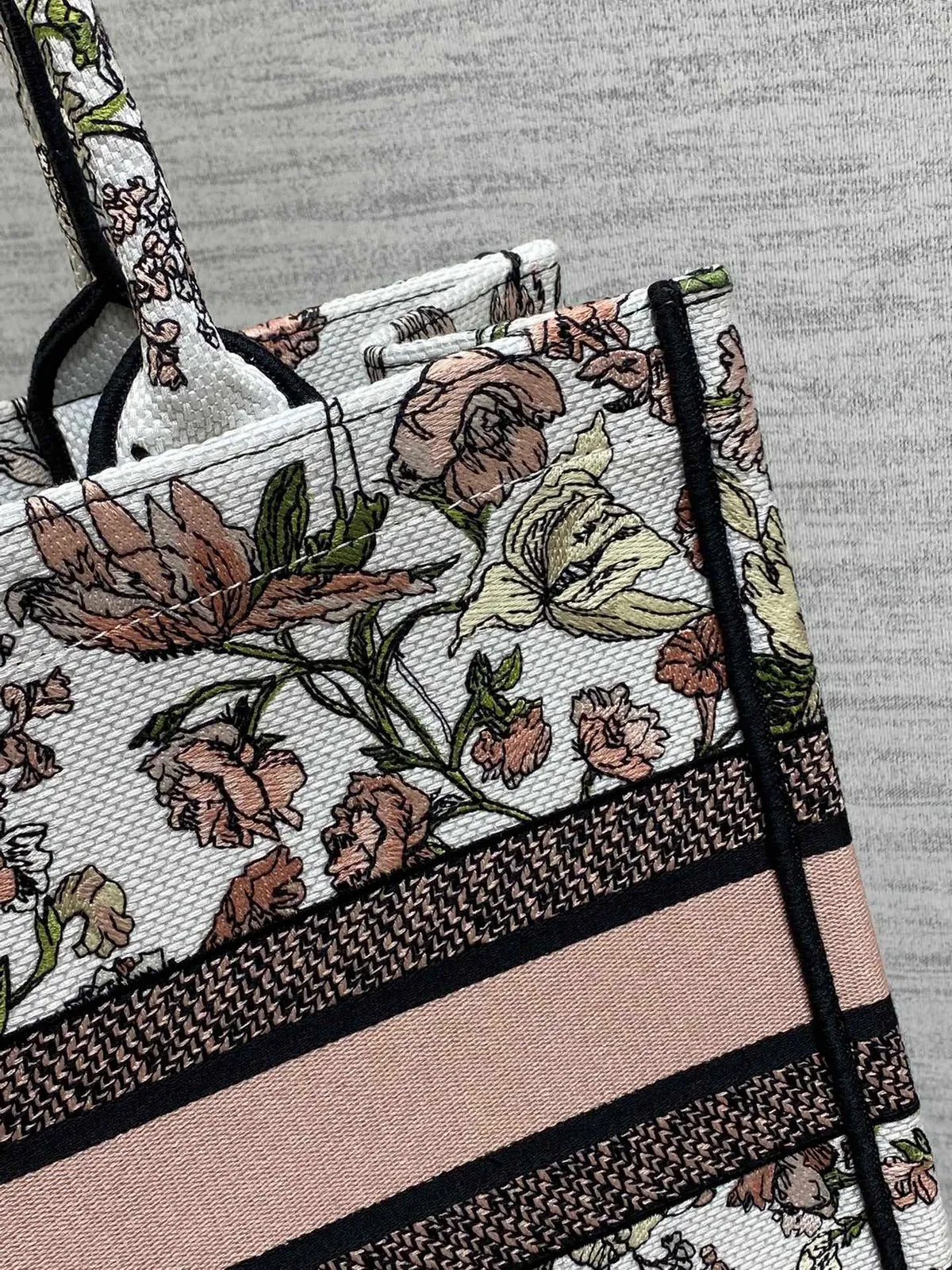 Sac Dior Book Tote – Toile Brodée Florale