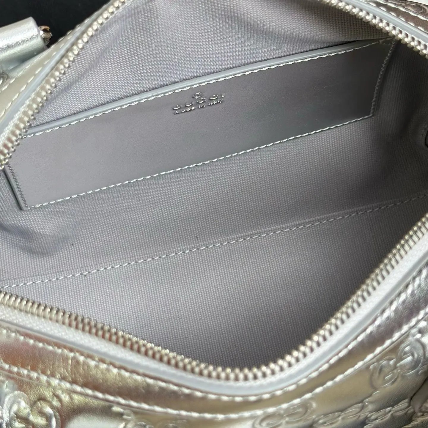 Sac Gucci Boston – Cuir Guccissima Argenté